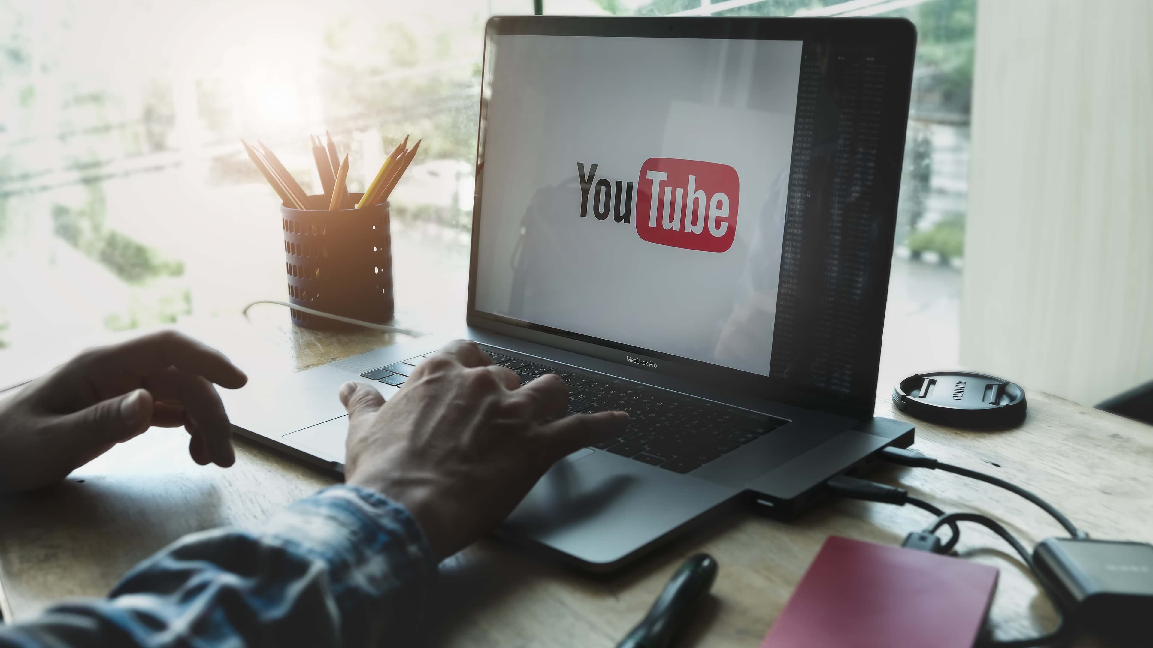 YouTubeで使ってない人はもったいない。YouTubeのインタラクティブ機能とは?のサムネイル画像